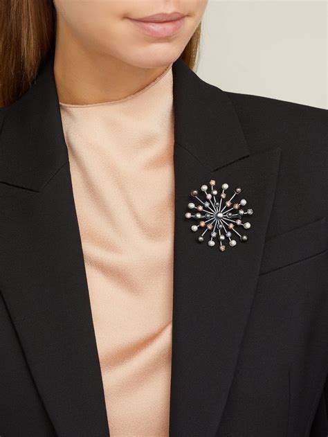 ways to wear a brooch.